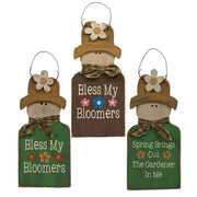 Distressed Wooden Spring Phrases Gardener Hanger  (3 Count Assortment)